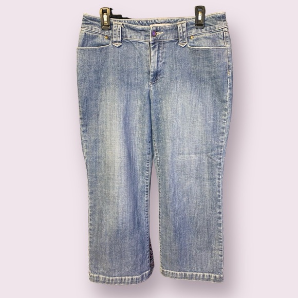 Chico’s Platinum Cropped Jeans with Embellished Pockets in Light-Wash - size 1.5 - Picture 1 of 7